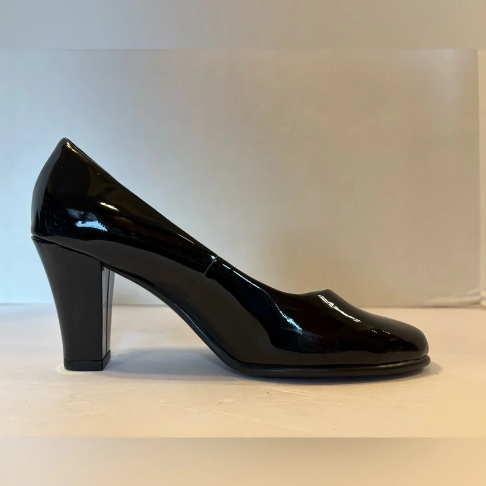 Aerosoles Dolled Up black patent leather block heels shoes size 7W